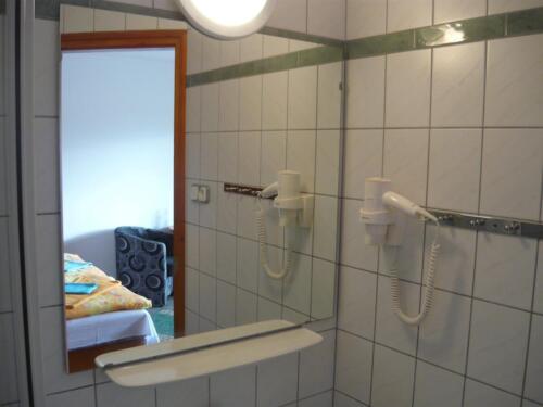 Labdarózsa családi szoba - fürdőszoba