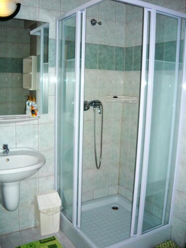 Liliom apartman - zuhanykabin